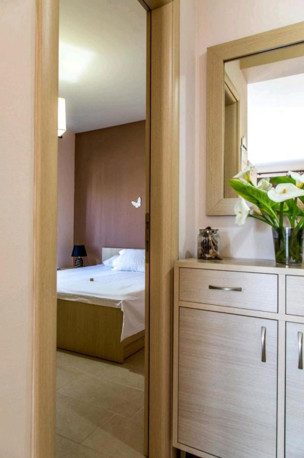 Canal Luxury Apartments Néa Poteídaia Eksteriør bilde